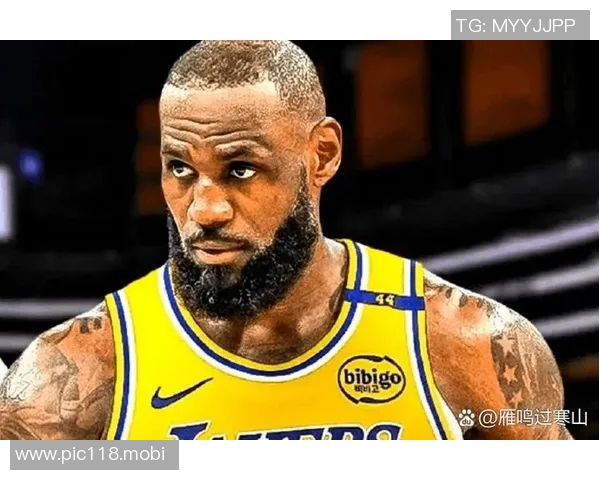 雷迪克和詹姆斯不满东契奇最后时刻未能出手,选择传球 雷迪克和詹姆斯不满东契奇最后时刻未能出手,选择传球